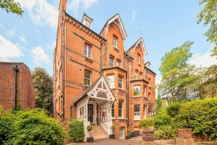 3 Bedroom Flat To Rent In Fitzjohns Avenue, Hampstead, London, NW3
