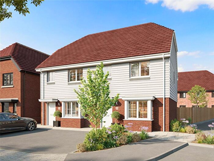 3 Bedroom Semi-Detached House For Sale In The Brook, Deal, CT14