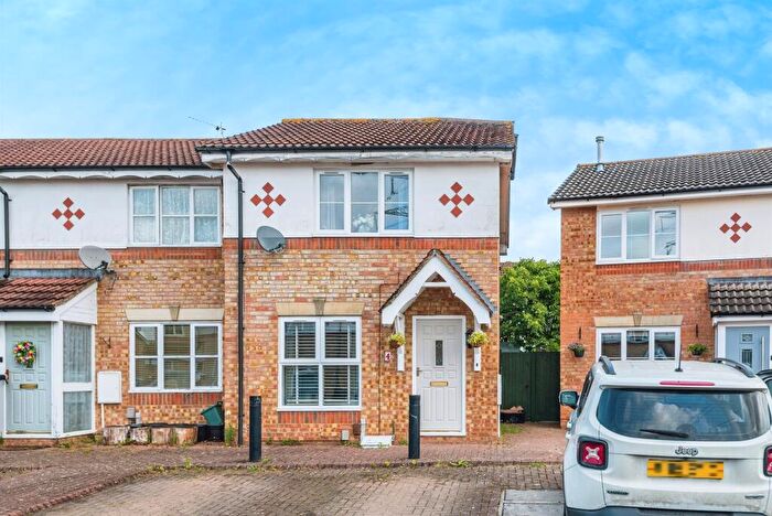 3 Bedroom End Of Terrace House For Sale In Graythwaite Close, Swindon, SN25