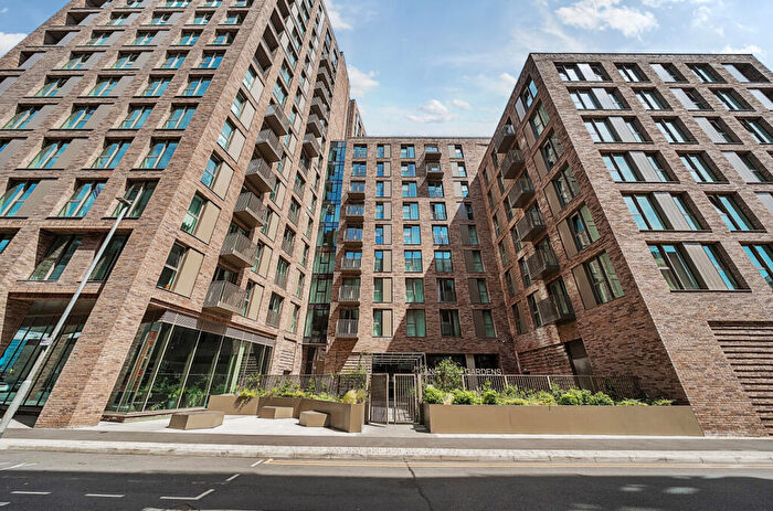 2 Bedroom Apartment For Sale In Bendix Street, Manchester, Greater Manchester, M4