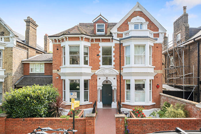 4 Bedroom Flat For Sale In Woodchurch Road, London, NW6