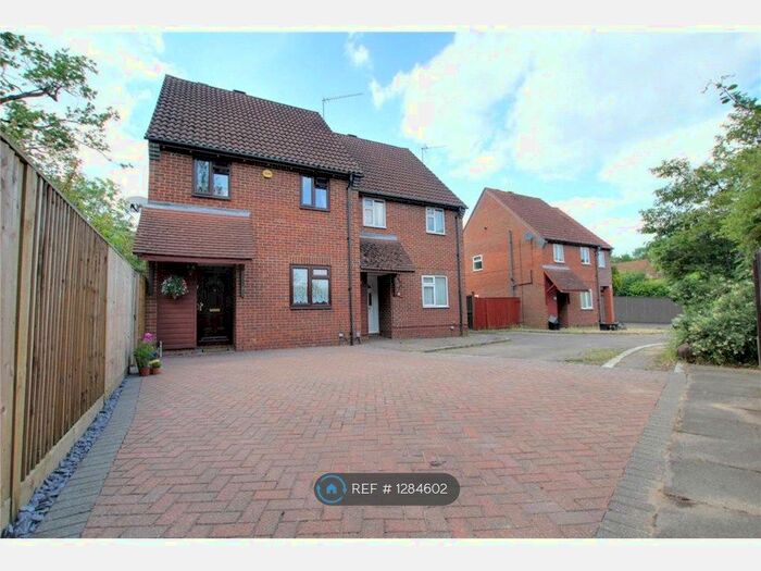 3 Bedroom Semi-Detached House To Rent In Carland Close, Reading RG6