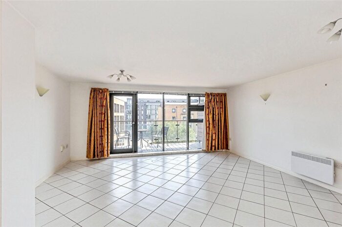2 Bedroom Flat For Sale In Deanery Road, Bristol, BS1