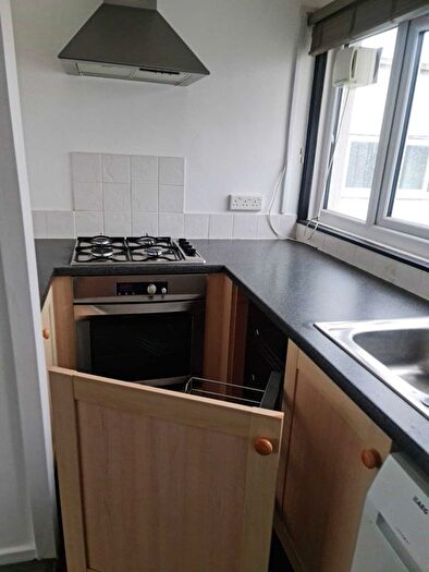 2 Bedroom Flat To Rent In Lindsey Close, Mitcham, CR4