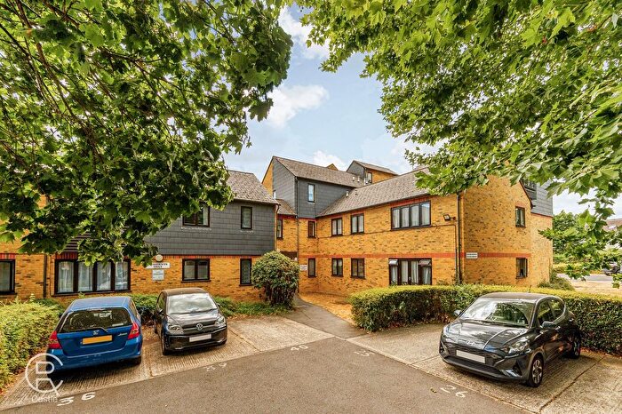 2 Bedroom Flat For Sale In Greenford Avenue, London, W7