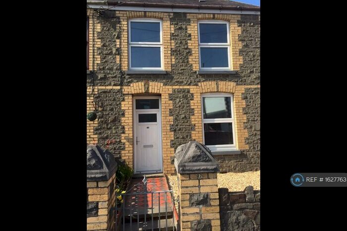 3 Bedroom Semi-Detached House To Rent In Heol Y Banc, Llanelli, SA15