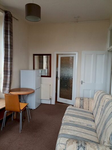 1 Bedroom Flat To Rent In Gibson Terrace, Edinburgh, EH11
