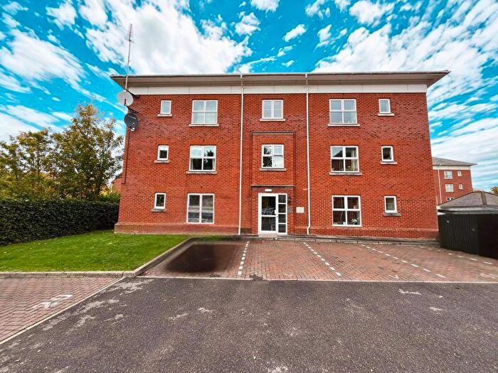2 Bedroom Flat For Sale In Atlantean Court, Newbury, RG14