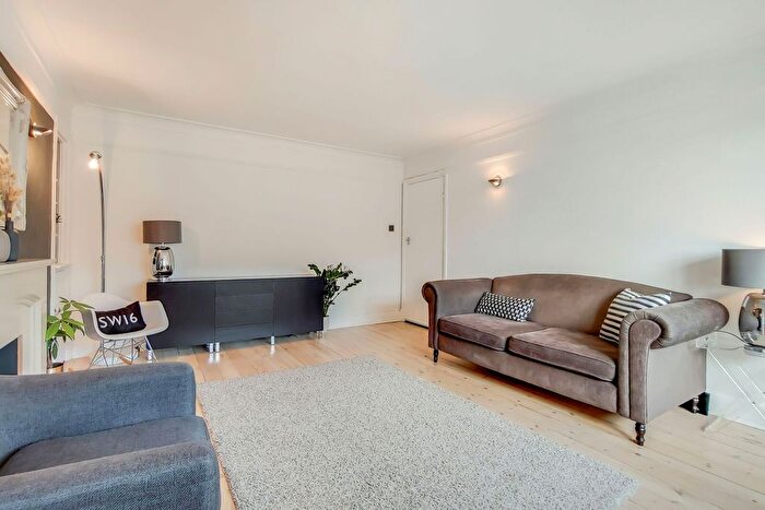 2 Bedroom Flat To Rent In Mitcham Lane, Streatham, London, SW16