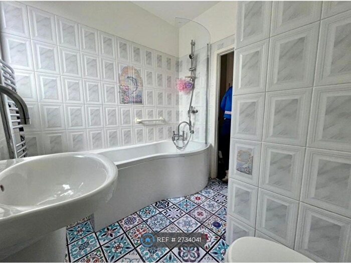 3 Bedroom Semi-Detached House To Rent In Downham Road, Sheffield, S5