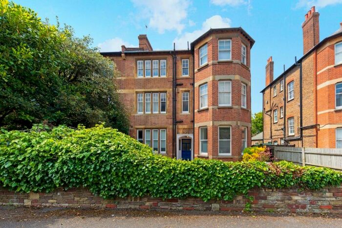 Apartment To Rent In Adelaide Road, Surbiton, KT6