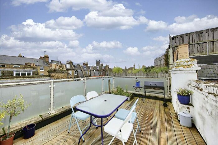 3 Bedroom Apartment To Rent In Aliwal Road, SW11