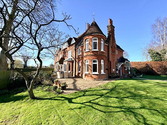 4 Bedroom Semi Detached House For Sale In Donkey Lane, Bourne End, SL8