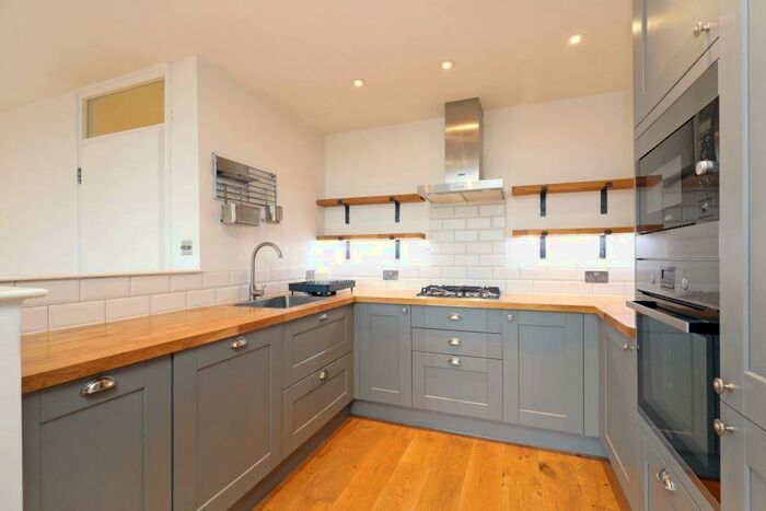 2 Bedroom Apartment To Rent In Wyndham Road, London, SE5