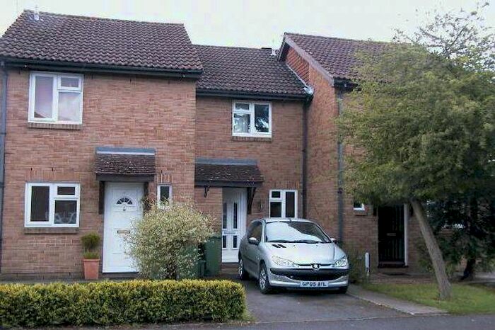 2 Bedroom Property To Rent In Kingslea, Horsham RH13