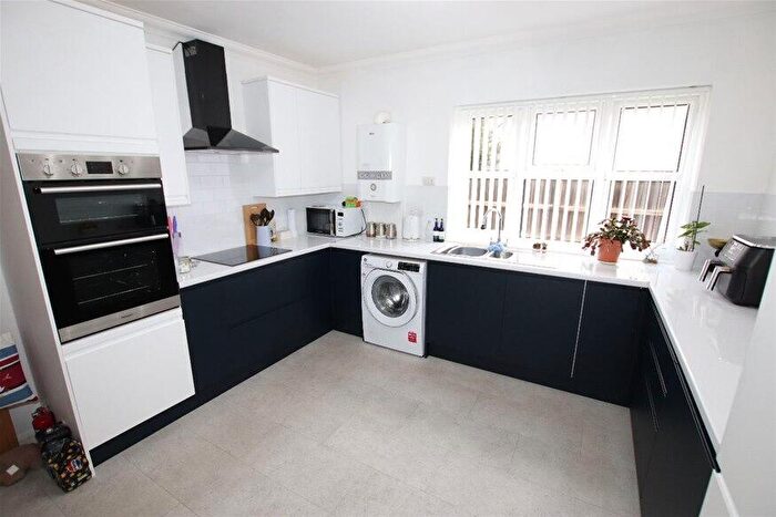 2 Bedroom Flat For Sale In Harold Road, Clacton On Sea, CO15
