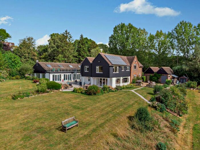 6 Bedroom Detached House For Sale In Yalding Hill, Yalding, Maidstone, Kent, ME18