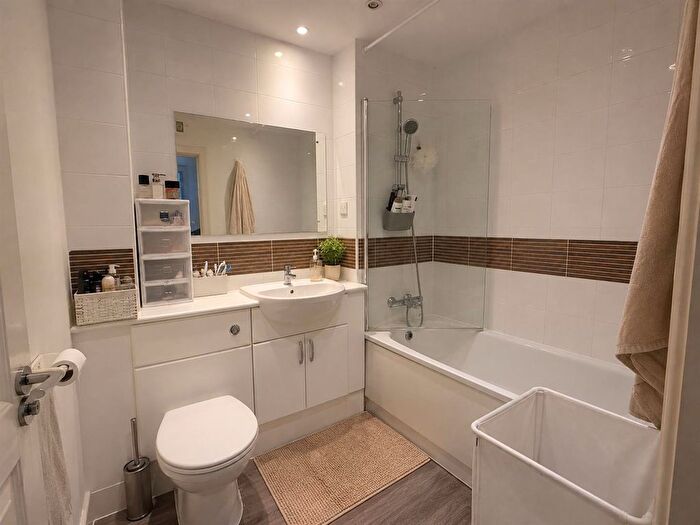 1 Bedroom Flat For Sale In Spring Place, Barking, IG11