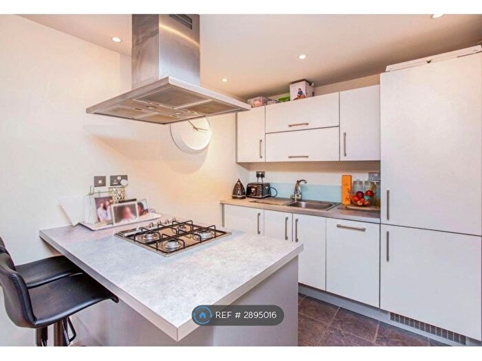 1 Bedroom Flat To Rent In Queen Mary Avenue, London, E18