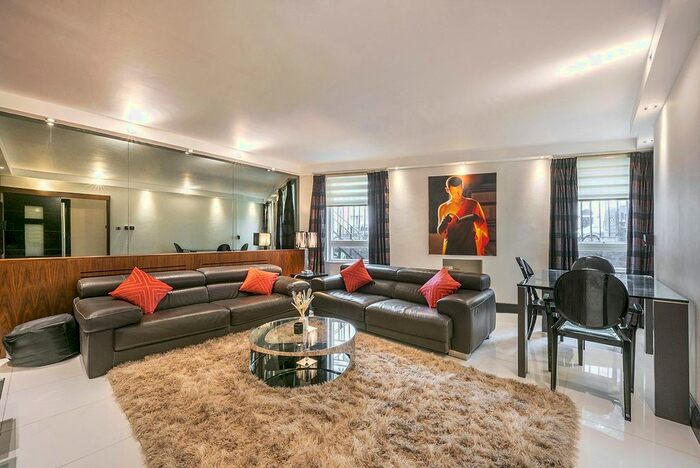 3 Bedroom Flat To Rent In Macready House, W1H