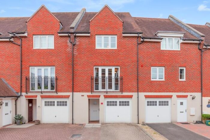 3 Bedroom Town House To Rent In Thames View, Abingdon, OX14