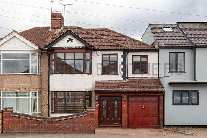 5 Bedroom Property To Rent In Roding Lane North, Woodford Green, IG8