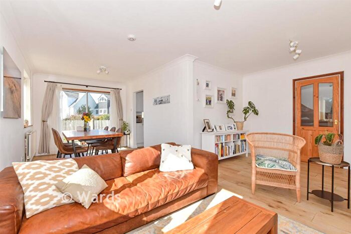 4 Bedroom Detached House For Sale In Bobbin Lodge Hill, Chartham, Canterbury, Kent, CT4