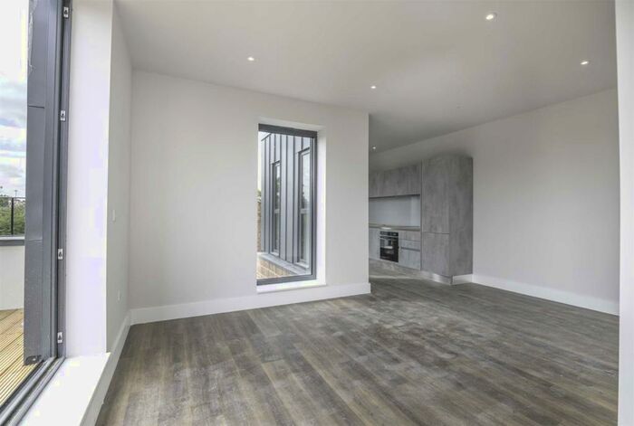 2 Bedroom Flat To Rent In Holden Avenue, Woodside Park, N12