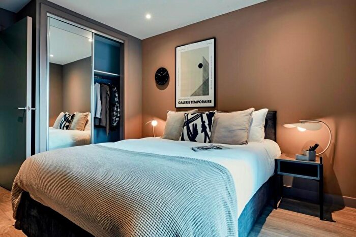 2 Bedroom Flat To Rent In Solasta Riverside, Clyde Place, Glasgow, G5