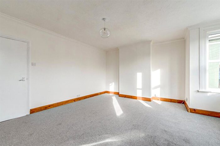 1 Bedroom Flat For Sale In Ham Road, Worthing, West Sussex, BN11