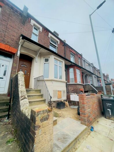 2 Bedroom Flat To Rent In Russell Street, Luton, LU1