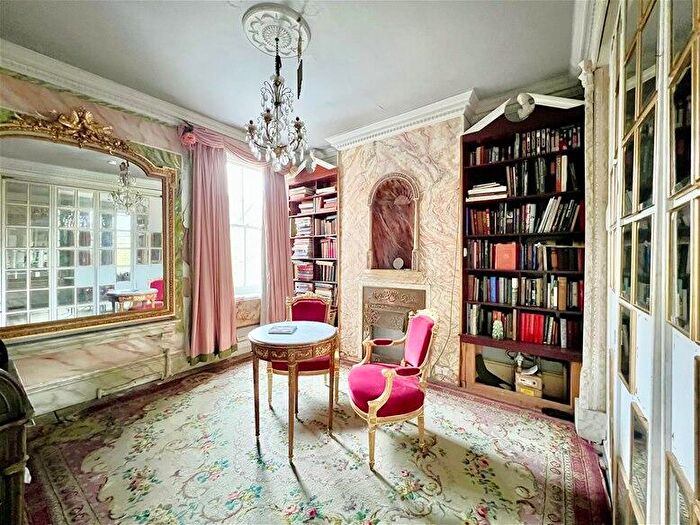 3 Bedroom Flat For Sale In Glenmore Road, Belsize Park, London, NW3