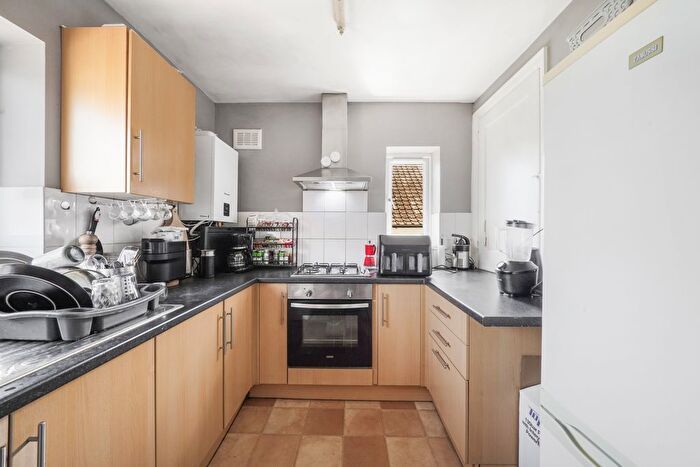 2 Bedroom Flat To Rent In Redesdale Gardens, Isleworth, TW7