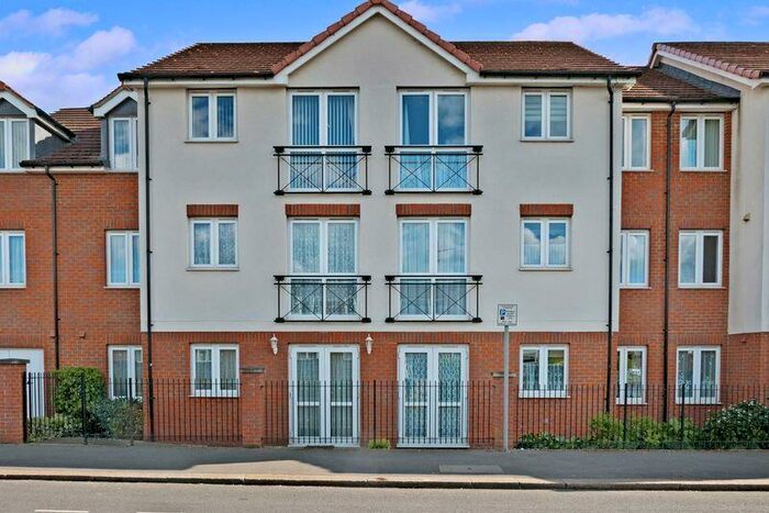 2 Bedroom Retirement Property For Sale In Myddleton Court, Hornchurch, RM11