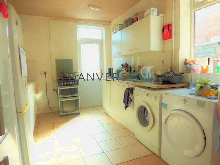 4 Bedroom Detached House To Rent In Wilberforce Road, Leicester, LE3