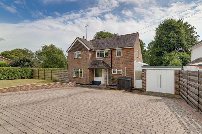 3 Bedroom Detached House For Sale In Fifth Avenue, Charmandean, Worthing, BN14