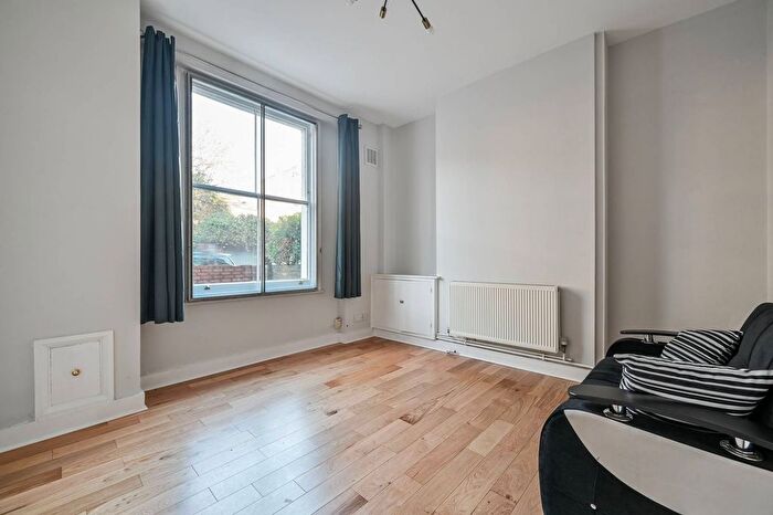 2 Bedroom Flat To Rent In Manse Road, Stoke Newington, London, N16