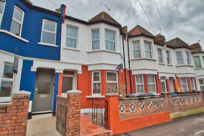 5 Bedroom Terraced House To Rent In Oldfield Road, Harlesden, NW10