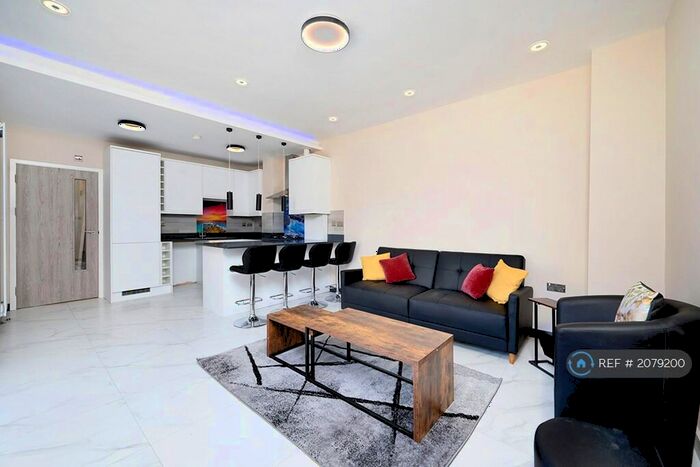 3 Bedroom Flat To Rent In Lynford Gardens, Ilford, IG3