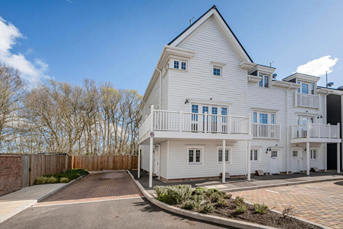 4 Bedroom House To Rent In Fairhaven Drive, Reading, Berkshire, RG2