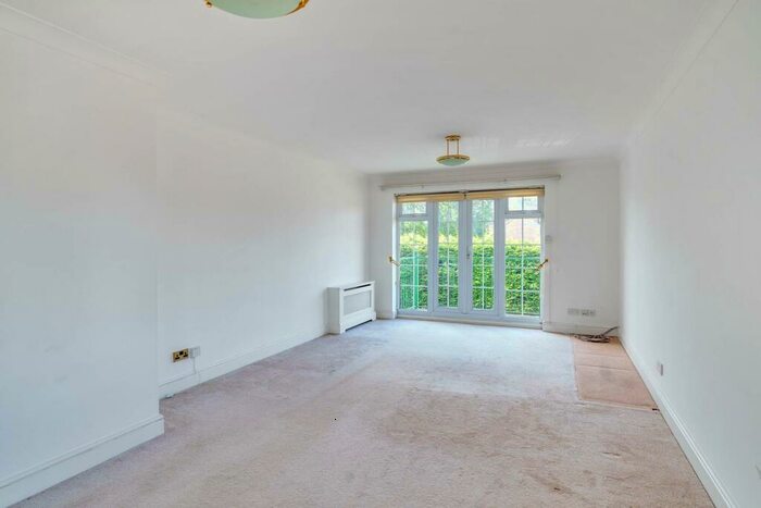 2 Bedroom Flat To Rent In Uxbridge Road, Hatch End, Pinner, HA5