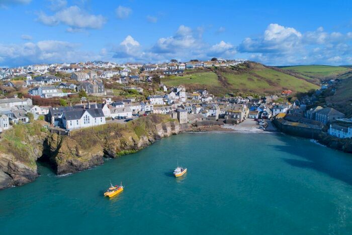 3 Bedroom Apartment For Sale In Fore Street, Port Isaac, PL29
