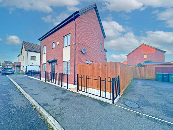 4 Bedroom Semi Detached House For Sale In Thursfield Road, Tipton, DY4
