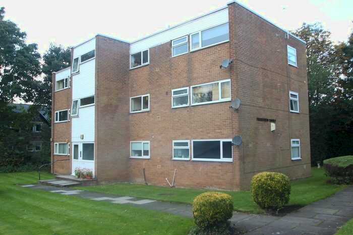 2 Bedroom Flat To Rent In Park View Court, Leeds, West Yorkshire, Uk, LS8