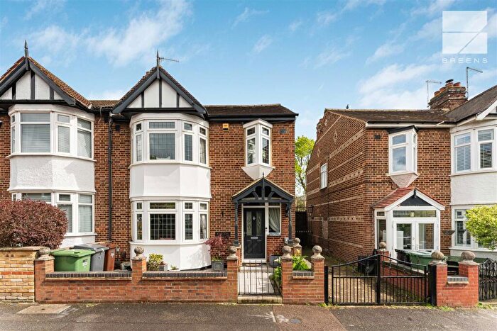 3 Bedroom House For Sale In Coolgardie Avenue, London, E4