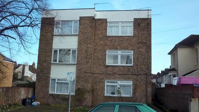 1 Bedroom Flat To Rent In Napier Road, Gillingham, ME7