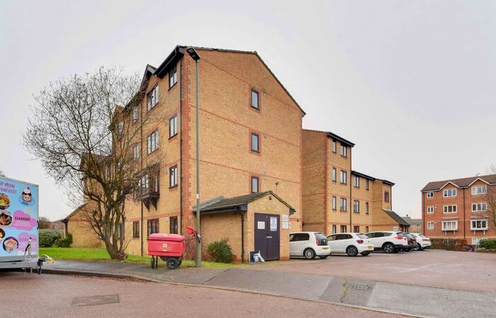 Studio To Rent In Taunton Drive, East Finchley, London N2