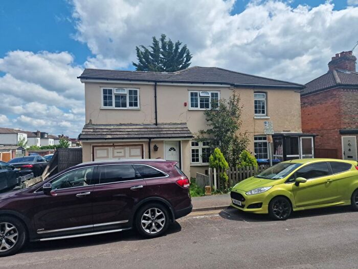 5 Bedroom Semi-Detached House To Rent In North Road, Woking, GU21