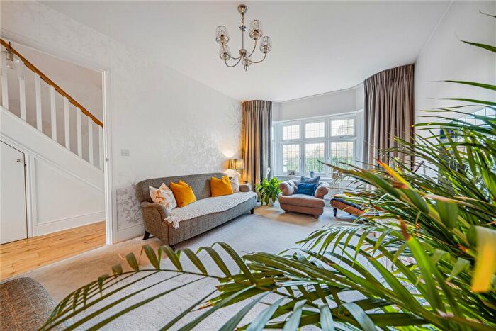 4 Bedroom Detached House For Sale In Pythouse Close, Badbury Park, Swindon, SN3