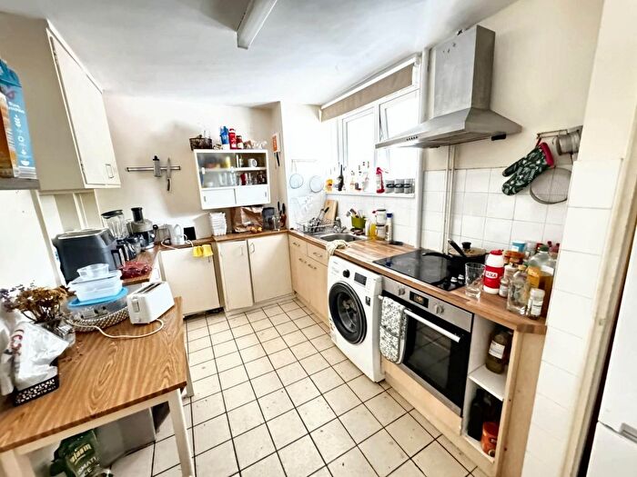 3 Bedroom Flat To Rent In Flat, Brandon House, Jacobs Wells Road, Bristol, BS8